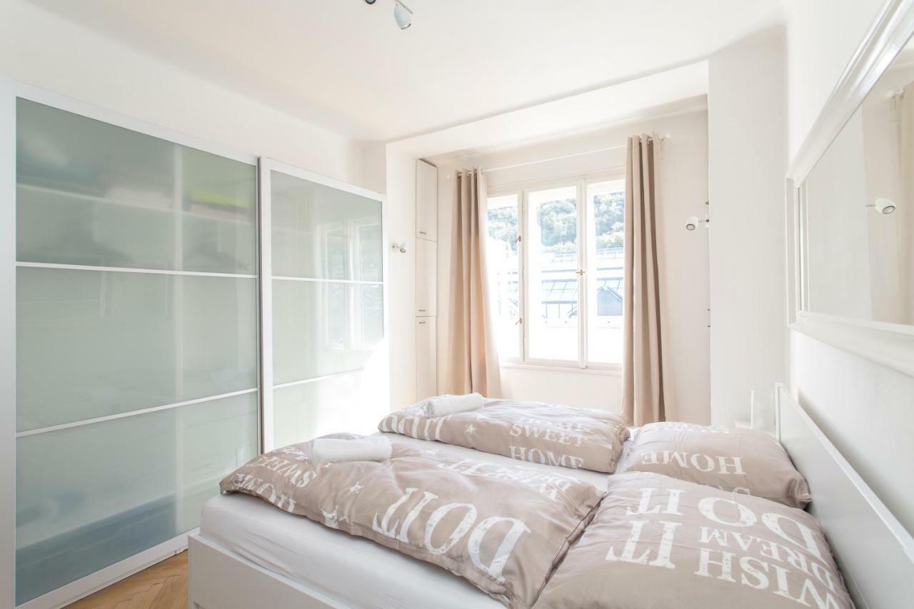 Apartment Cozy With Parking Near Center *