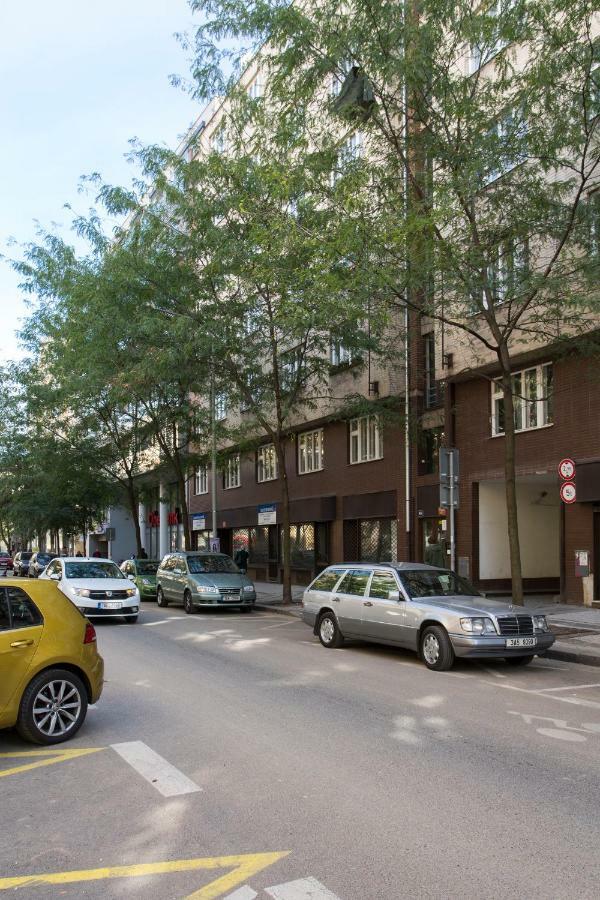 Cozy With Parking Near Center Apartment