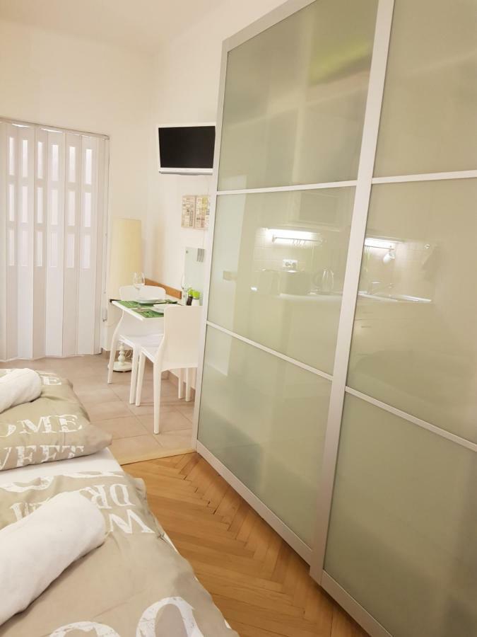 Apartment Cozy With Parking Near Center